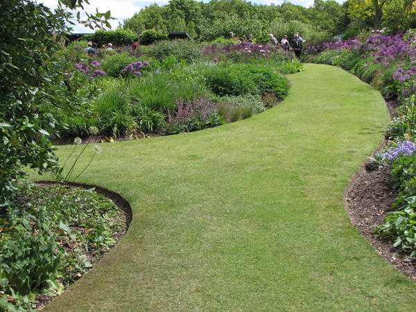 Границы в дизайне сада: оформляем края газонов и цветников