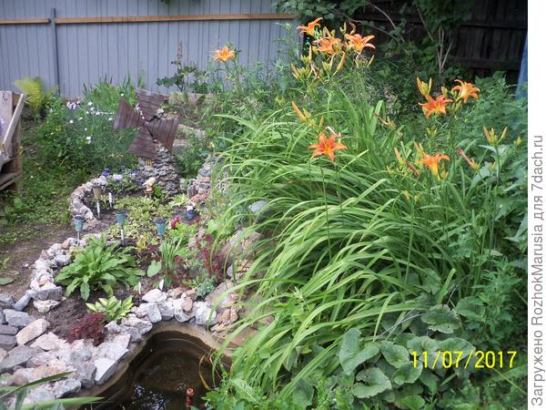 Искусственный водоем с декором из садовых фигурок и растений. Опыт создания с фотографиями