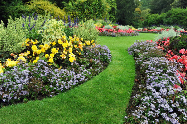 9 популярных материалов для устройства садовой дорожки: достоинства и недостатки