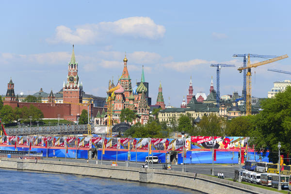 Парк «Зарядье» в Москве - уникальный объект современной городской среды
