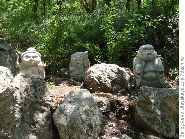 Семь японских богов счастья в Приморском парке