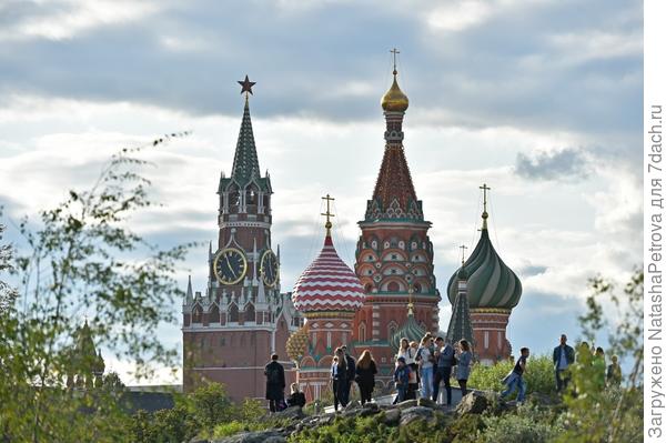 В центре Москвы открылся парк «Зарядье»